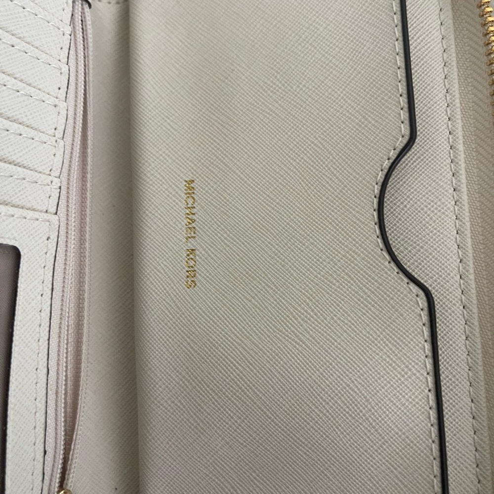 Michael Kors Vanilla Wristlet - Picture 6 of 8